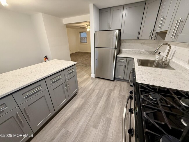 Building Photo - 169 Manor Dr