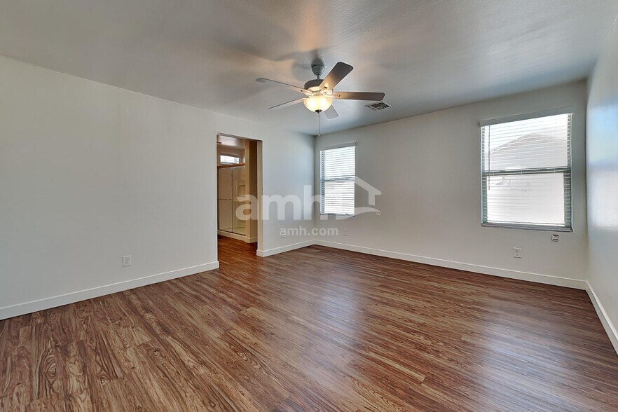 Building Photo - 4206 S 105th Dr