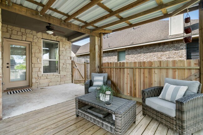 Building Photo - 130 Springshed Pl