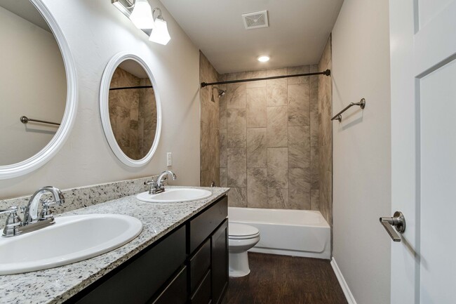 Building Photo - 8815 SW 45th St