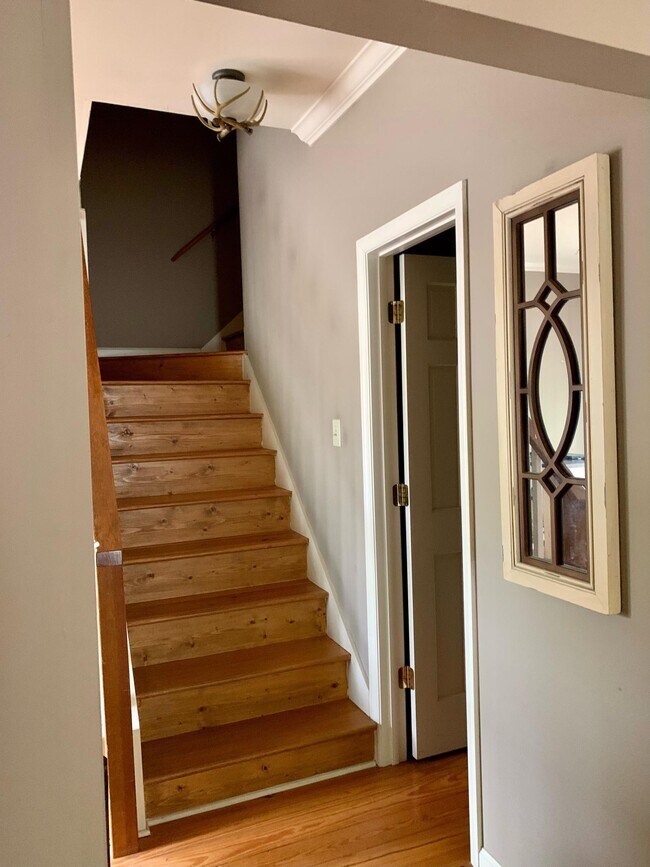 Building Photo - 103 Clary Ct