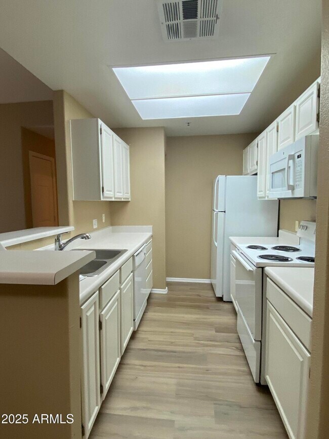 Building Photo - 11375 E Sahuaro Dr