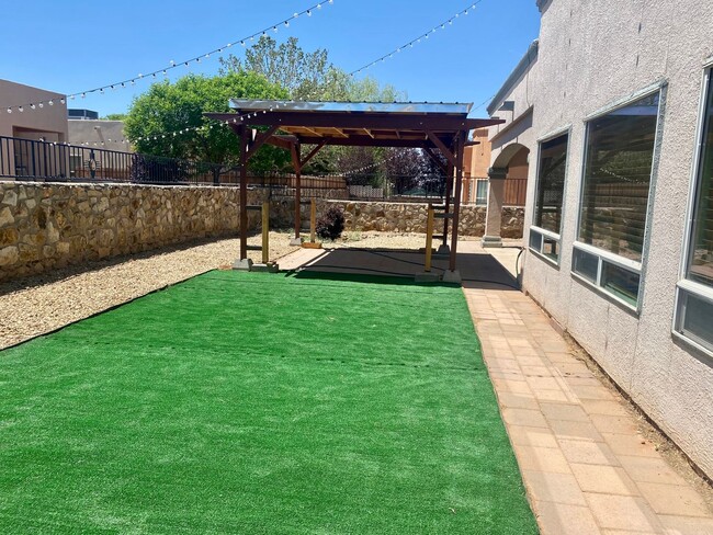 Building Photo - 5548 Patagonia Dr