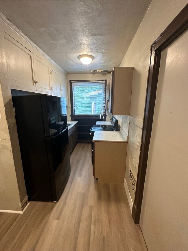 Building Photo - 5848 Kennerly Ave