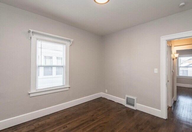 Building Photo - 1022 Goold St