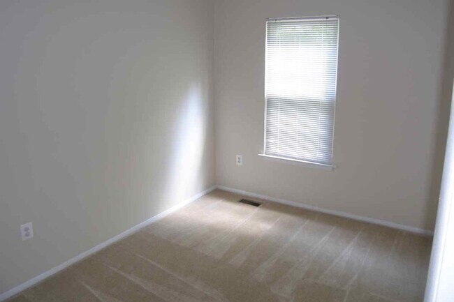 Building Photo - Beautiful 3BR Townhouse in Rockville/Derwood for early June Move-In!