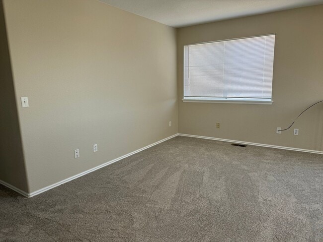 Building Photo - Beautifully refreshed 3-bed, 2.5-bath home in the heart of Highlands Ranch