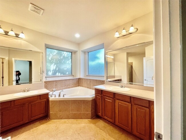 Building Photo - 811 Admiral Bay Ln