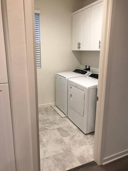 Building Photo - 789 Leeward Way