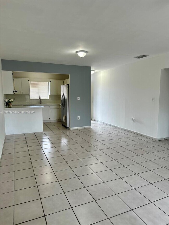 Building Photo - 3041 W 76th St