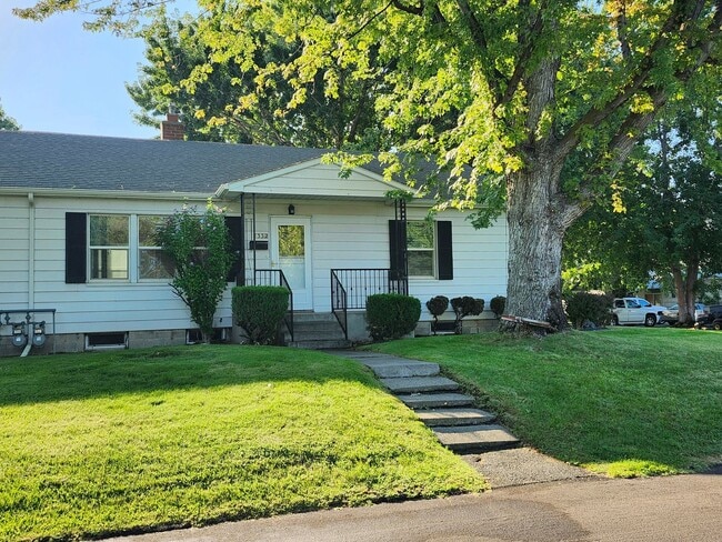 Primary Photo - Location, Location - 2 blocks from Columbi...