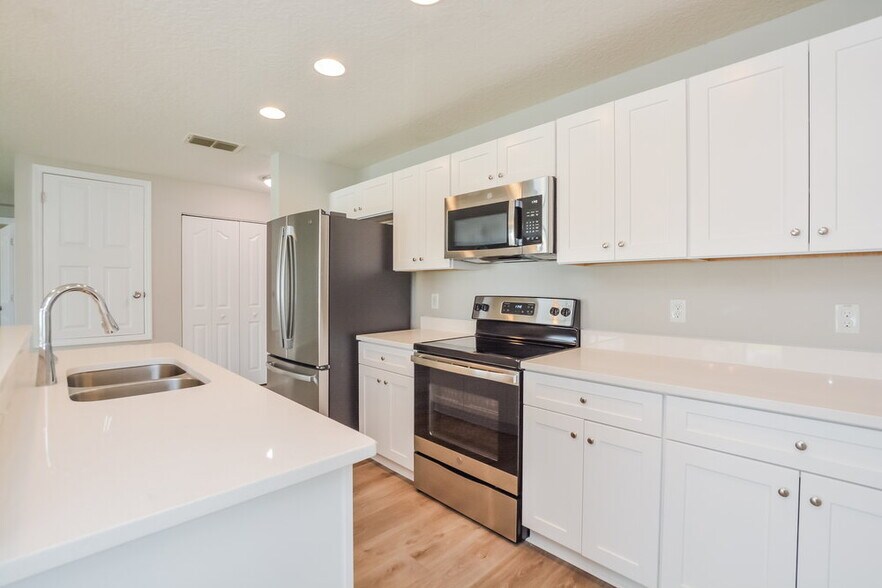 Building Photo - 1617 Strathmore Cir