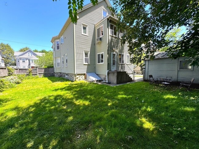 Building Photo - 23-25-25 Fuller St