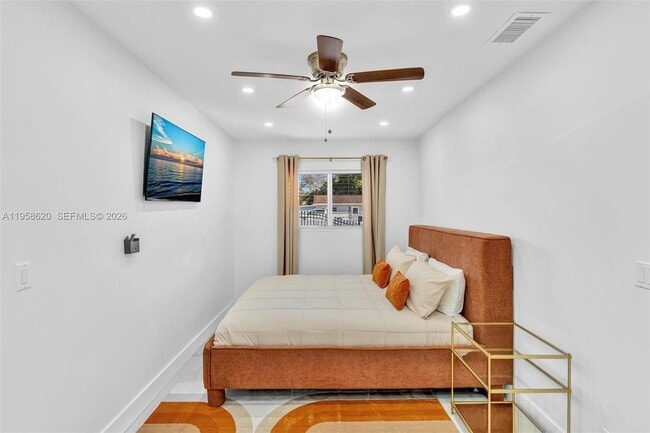 Building Photo - 560 Perviz Ave