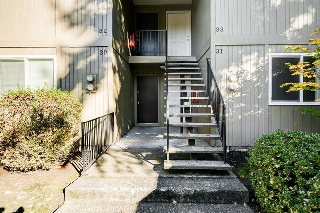 Building Photo - Spacious and immaculate one bedroom! Heat ...