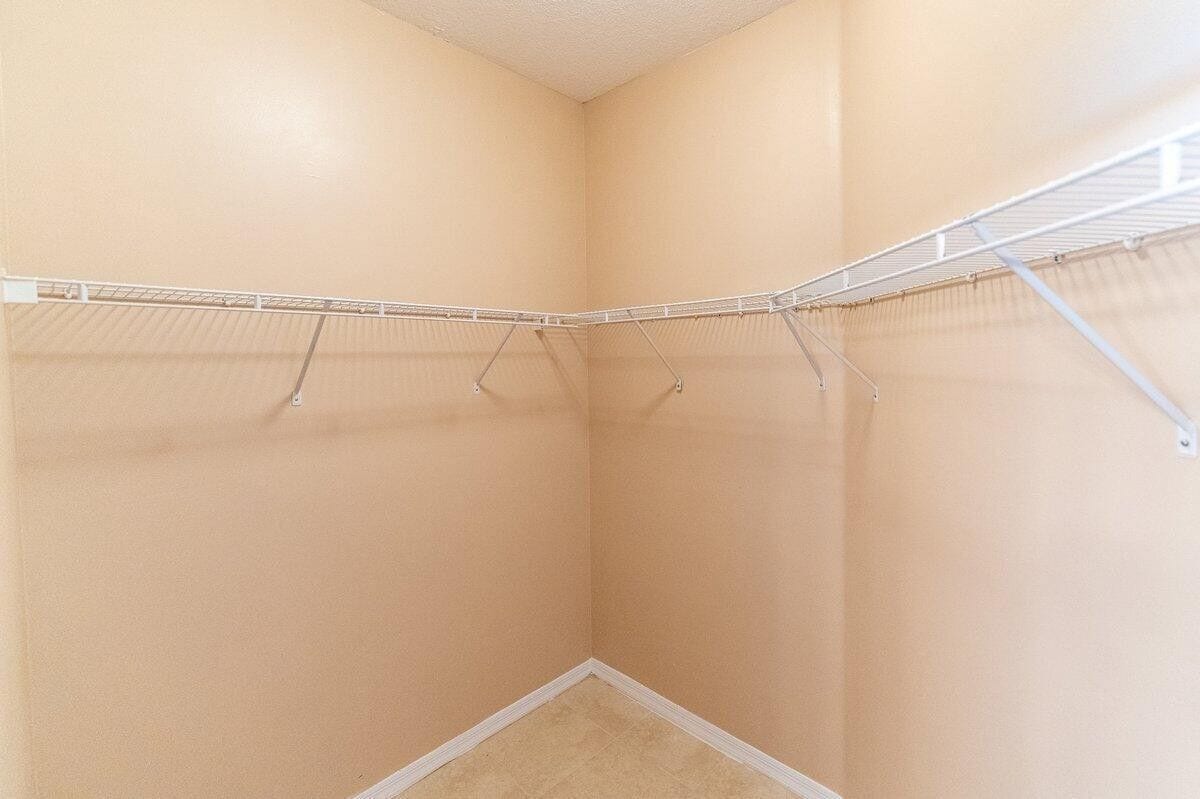 Building Photo - 806 SW Rocky Bayou Terrace