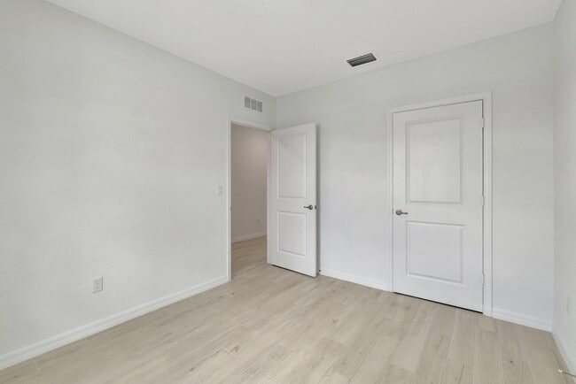 Building Photo - 4977 Armina Pl