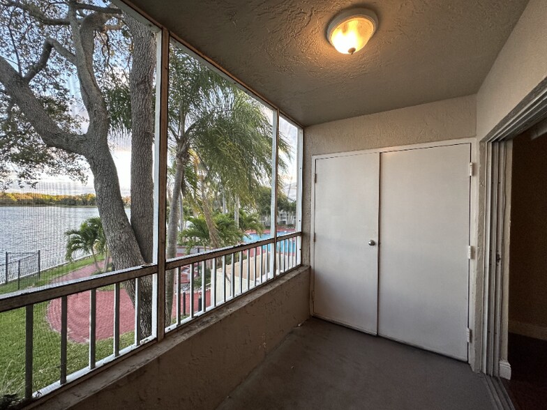 Building Photo - 2831 N Oakland Forest Dr
