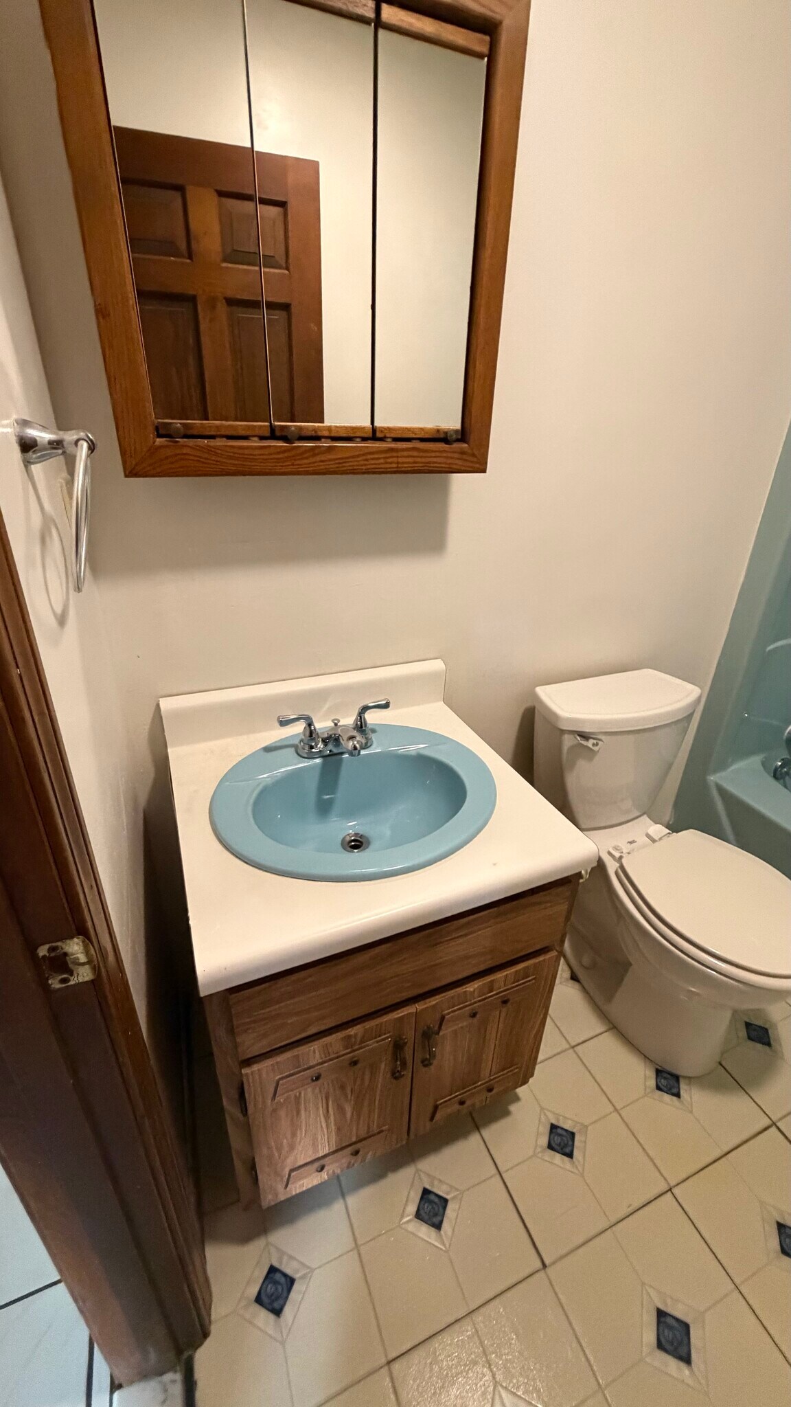 Building Photo - 541 Revere St