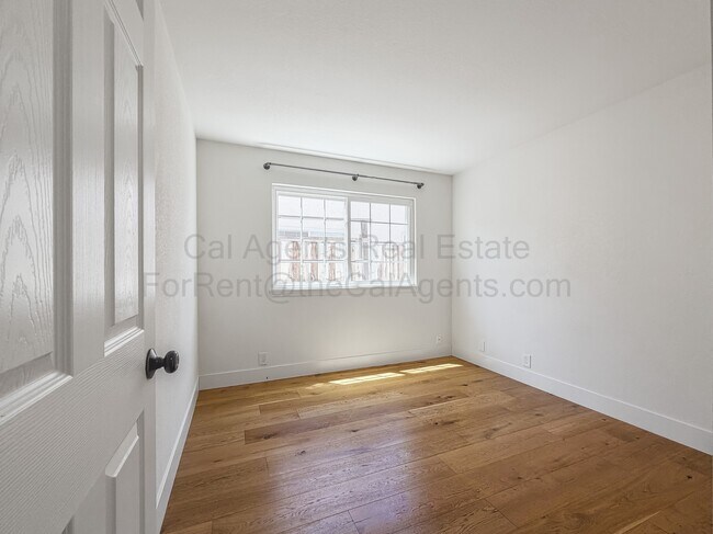 Building Photo - 4207 Queen Anne Dr