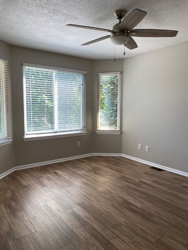 Building Photo - Highlands Ranch Home Available Now!