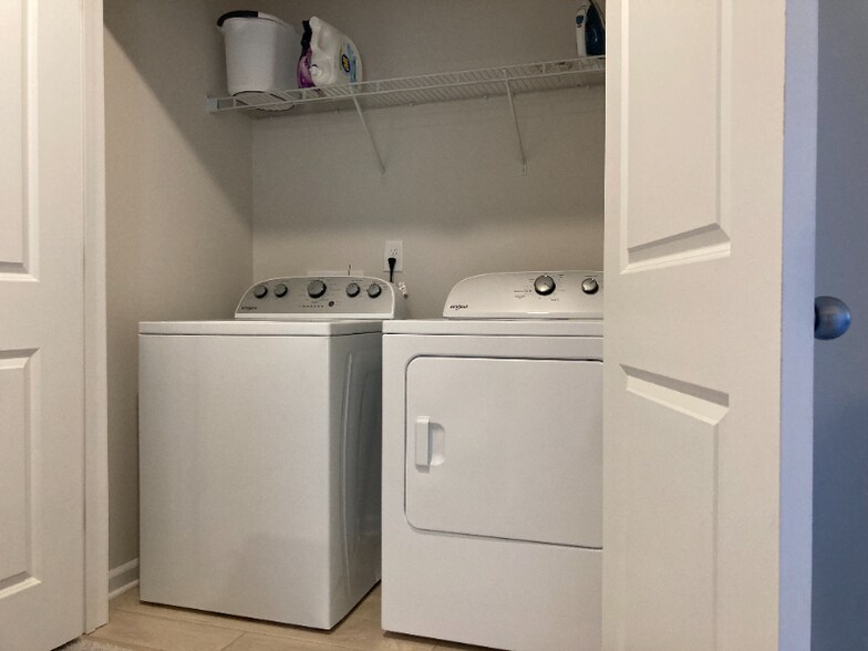 Building Photo - 12 Twiggs Ln