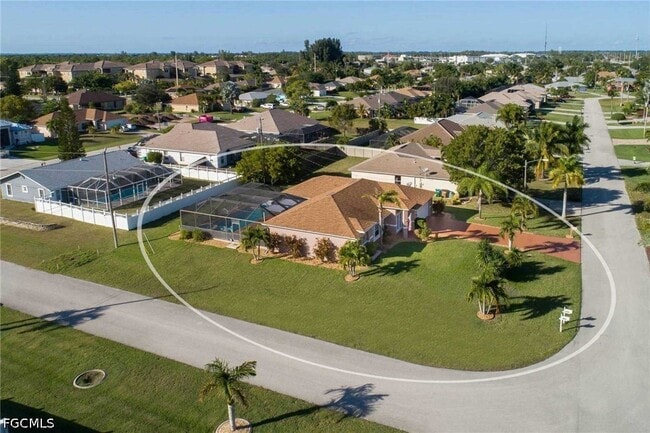 Building Photo - 3832 SW 20th Ave