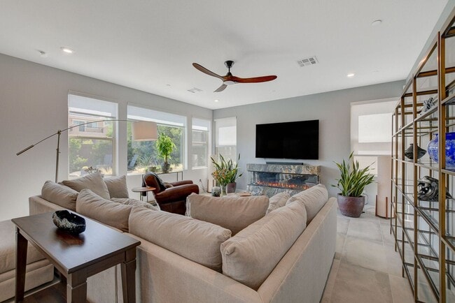 Building Photo - Amazing 2 story home in beautiful Tri Poin...