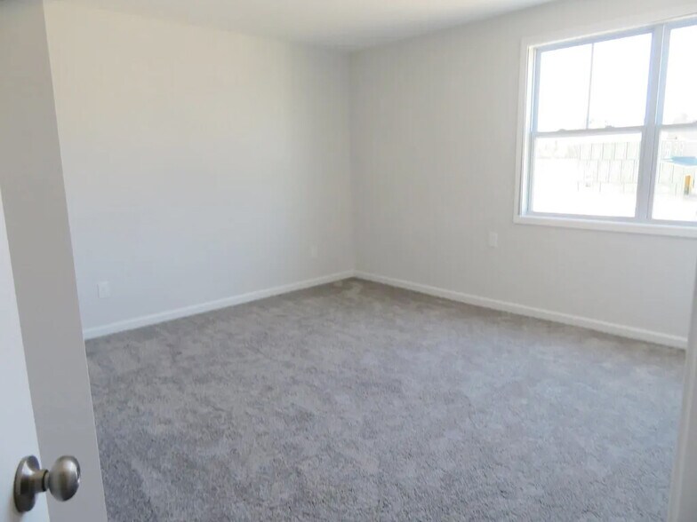 Building Photo - 3807 Northern Lights Dr