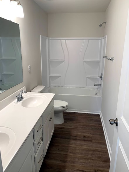 Building Photo - 3459 Melwood Ests Dr