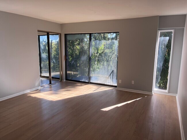 Building Photo - 135 Forest Green Dr