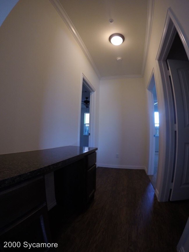 Building Photo - 2000 Sycamore Ave