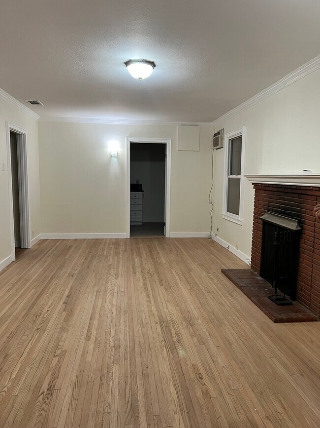 Primary Photo - 1101 E Elizabeth St