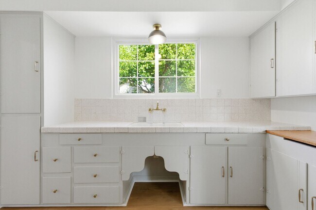 Building Photo - Charming 2 bed, 1.5 bath Alta Heights Home