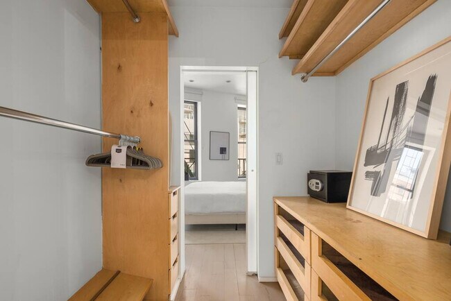 Building Photo - 354 Bowery-SI ID1035006P