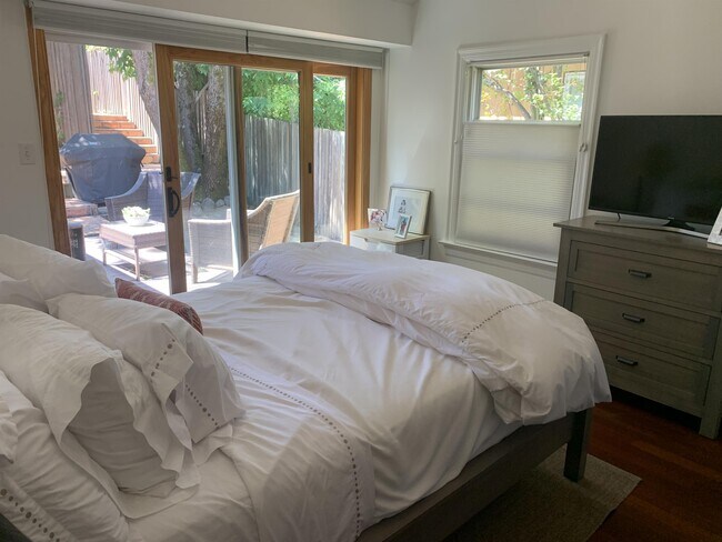 Building Photo - 531 Tamalpais Dr