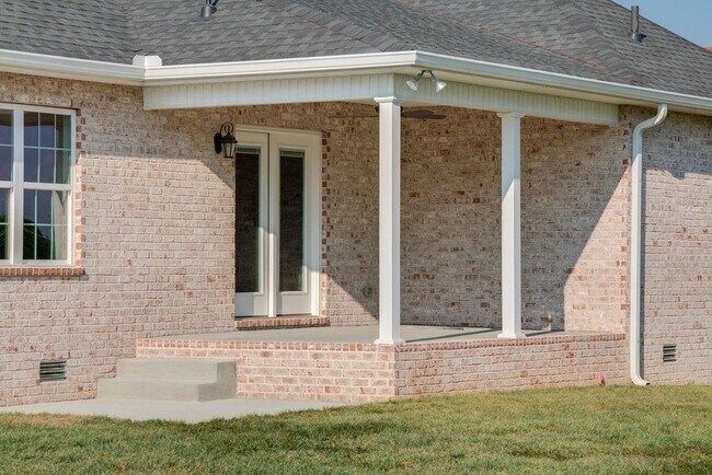 Building Photo - 103 Acorn Wy