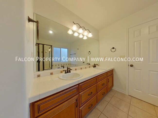 Building Photo - 302 All Sky Dr