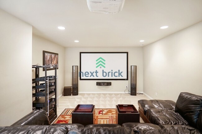 Building Photo - Stunning 3-Bedroom, 3.5-Bathroom Home in Desirable Woodinville