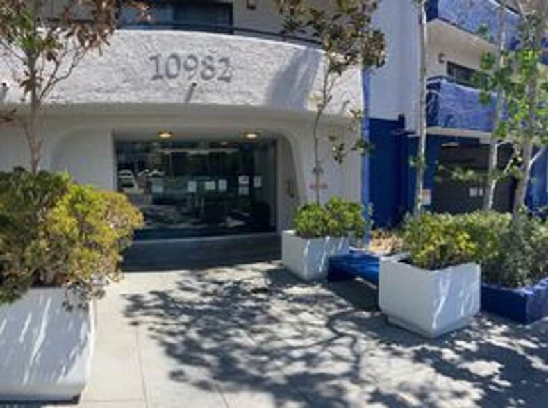 Building Photo - 1 Bed + 1 Bath Brentwood Now Leasing for 2026-2027 UCLA Housing