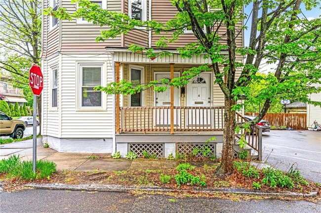 Primary Photo - 2 Poplar St