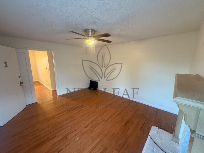 Building Photo - 1100 W 39th Pl