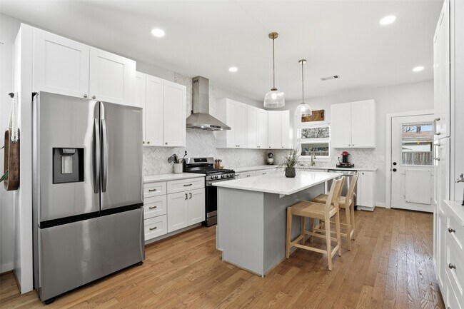 Building Photo - 2613 Lorraine St