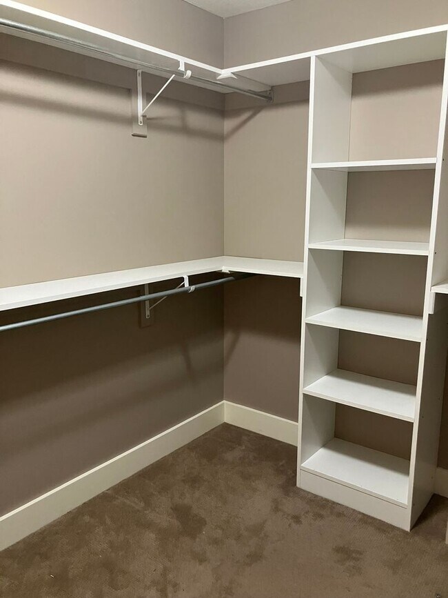 Building Photo - Maintenance free 3 bedroom 2.5 bath home in Stow