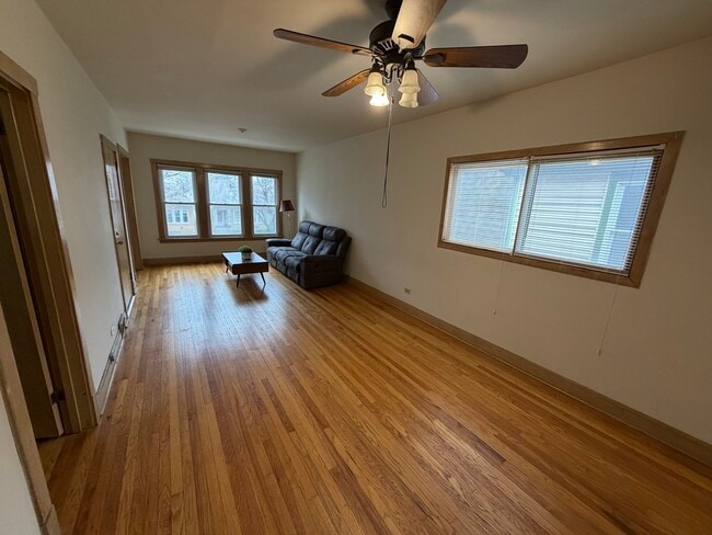 Building Photo - 5252 N Ludlam Ave