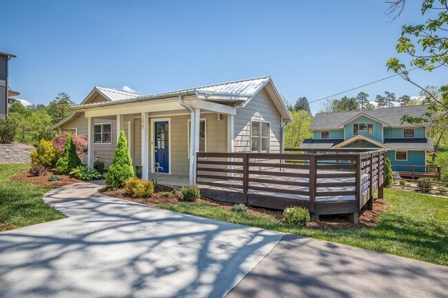 Building Photo - Fantastic 1930s Cottage - Renovated Top to Bottom