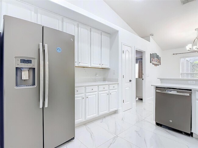Building Photo - 4934 Lazy Oaks Way