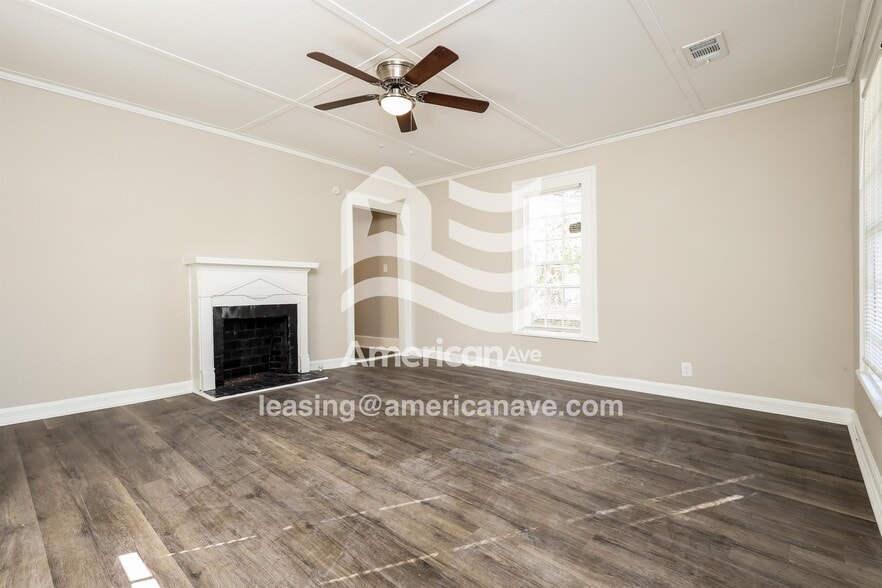 Building Photo - 405 20th St