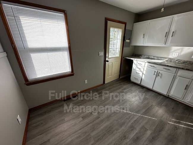Building Photo - 7116 S 71st Ave