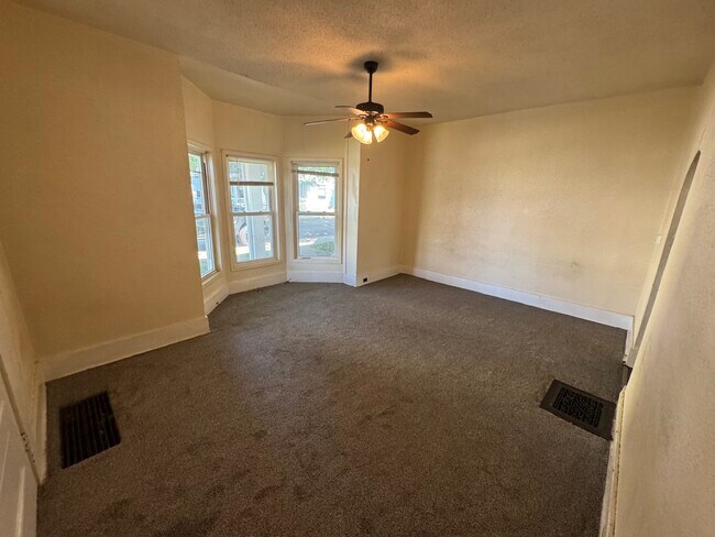 Building Photo - 204 N Fort Wayne Ave